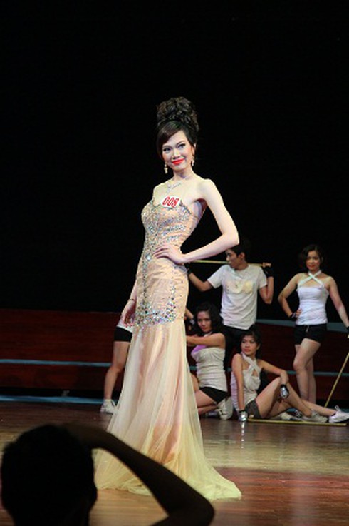 Ngắm nữ sinh ngoại thương xinh đẹp, đa tài