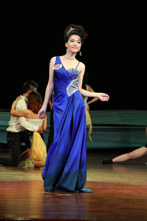 Ngắm nữ sinh ngoại thương xinh đẹp, đa tài