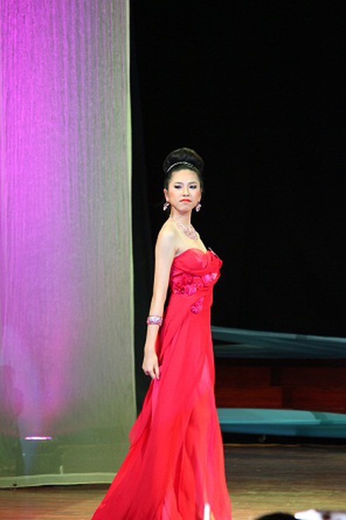 Ngắm nữ sinh ngoại thương xinh đẹp, đa tài