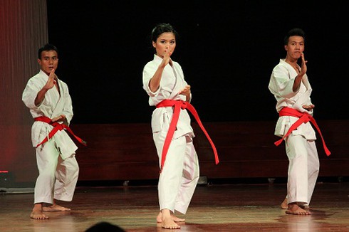 Ngắm nữ sinh ngoại thương xinh đẹp, đa tài