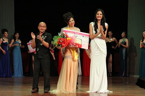 Ngắm nữ sinh ngoại thương xinh đẹp, đa tài