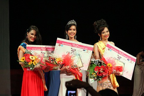 Ngắm nữ sinh ngoại thương xinh đẹp, đa tài