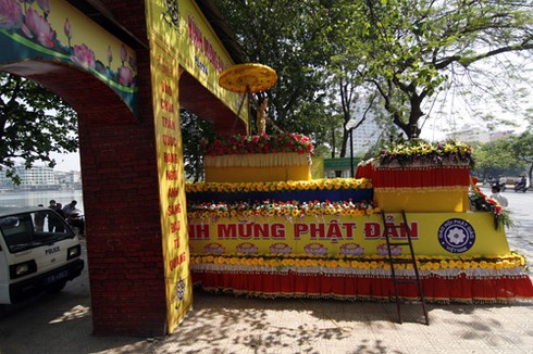 Khắp nơi tưng bừng Đại Lễ Phật Đản 2012