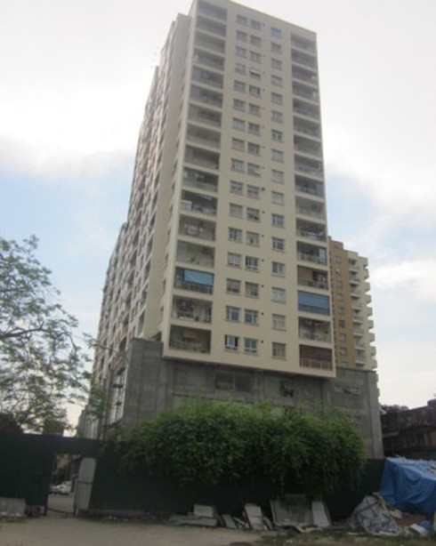 Tìm thấy hai bé gái 'mất tích' trong thang máy