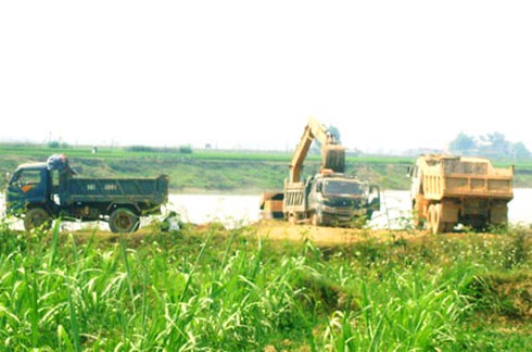 “Xẻ thịt” phòng tuyến Như Nguyệt: Dân lo lắng quan còn bận… nhậu từ 10h sáng