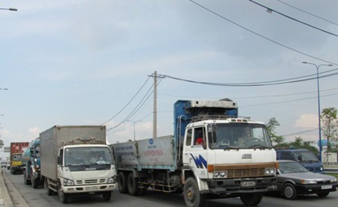 Xăng tăng nhiều, giảm ít, vận tải than “chết”