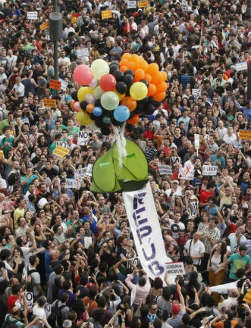 100.000 người TBN xuống đường phản đối thắt lưng buộc bụng