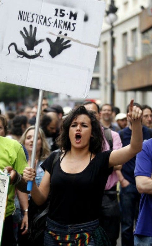 100.000 người TBN xuống đường phản đối thắt lưng buộc bụng