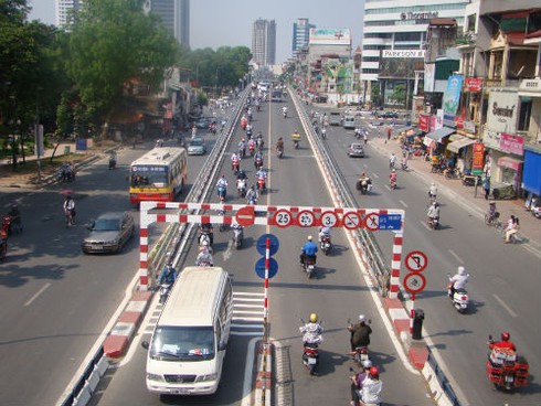 Cầu vượt nhẹ: Hà Nội chuộng, các nước chê?