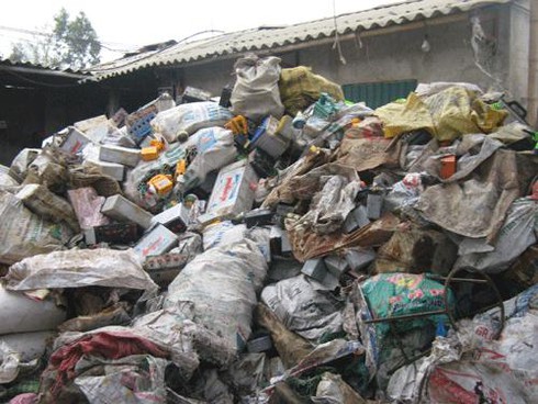 Người dân Đông Mai hoảng loạn vì con em mình ngộ độc chì