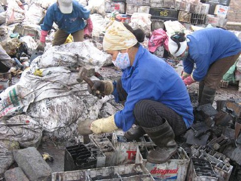 Người dân Đông Mai hoảng loạn vì con em mình ngộ độc chì