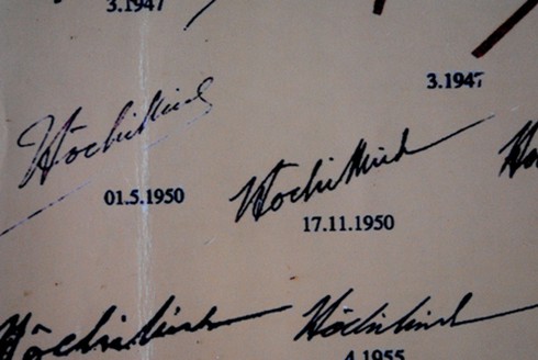 Chiêm ngưỡng chữ ký Hồ Chủ Tịch từ 1945 - 1969