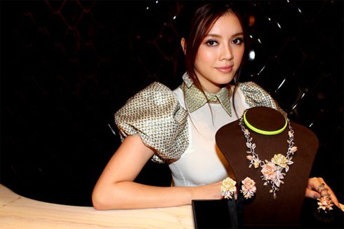 Sao Việt có xứng đáng là thần tượng của giới trẻ?