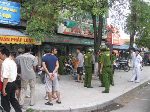 Thanh Hoá: Côn đồ đập phá xe máy, đánh người giữa ban ngày