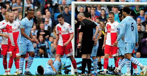 ‘Ngựa chứng’ Barton bị cấm thi đấu 12 trận