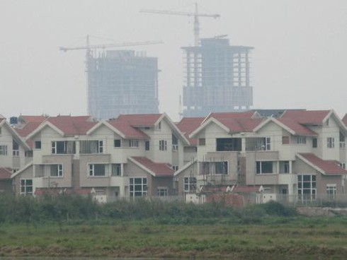 BĐS giảm giá, mua ngay hay chờ đợi?