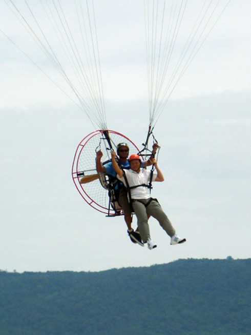 Chính thức khởi tranh cuộc thi dù bay quốc tế Đà Nẵng