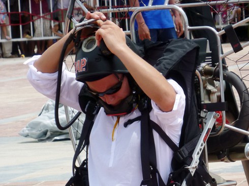 Chính thức khởi tranh cuộc thi dù bay quốc tế Đà Nẵng