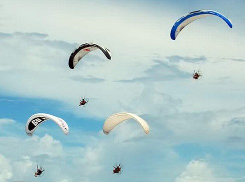 Chính thức khởi tranh cuộc thi dù bay quốc tế Đà Nẵng