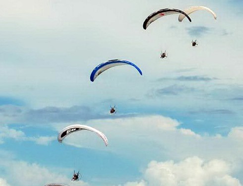 Chính thức khởi tranh cuộc thi dù bay quốc tế Đà Nẵng