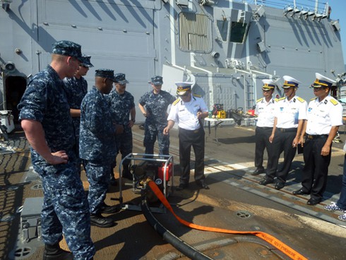 Việt Nam bước đầu phát triển hợp tác quốc phòng với Mỹ