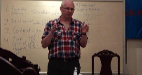 Cả “lá cải” và “không lá cải” đều cần