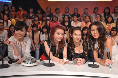 Bích Phương Idol trổ tài hát nhạc thiếu nhi