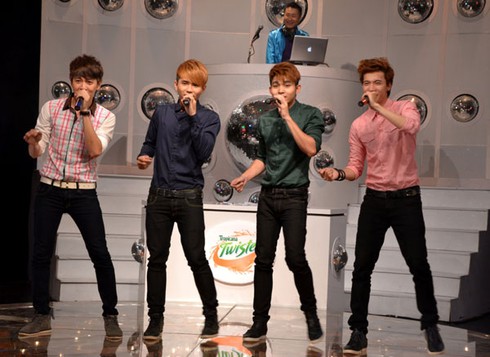 Bích Phương Idol trổ tài hát nhạc thiếu nhi