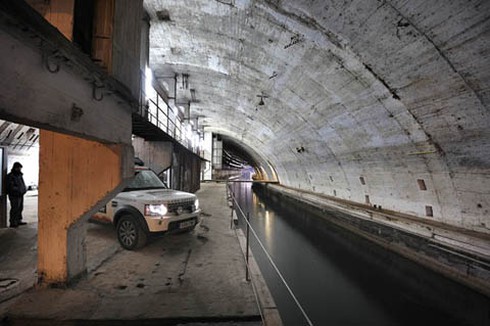 Khám phá trạm lưu giữ tàu ngầm bí mật của Liên Xô cũ