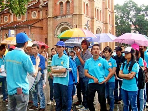Sinh viên Đắk Lắk xoa dịu “nỗi đau Sêrêpôk”