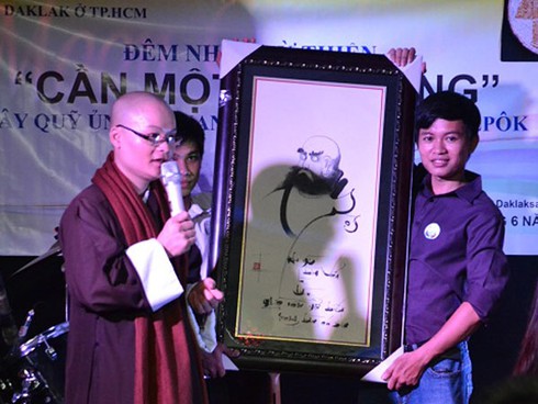 Sinh viên Đắk Lắk xoa dịu “nỗi đau Sêrêpôk”