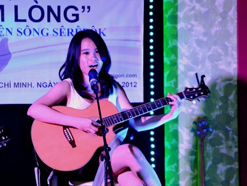 Sinh viên Đắk Lắk xoa dịu “nỗi đau Sêrêpôk”