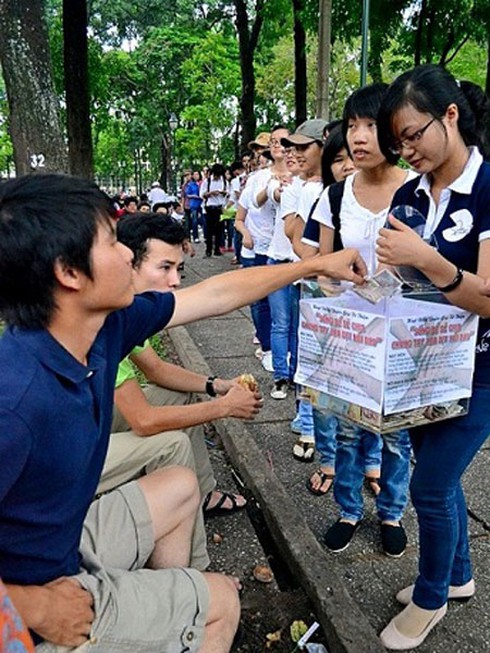 Sinh viên Đắk Lắk xoa dịu “nỗi đau Sêrêpôk”