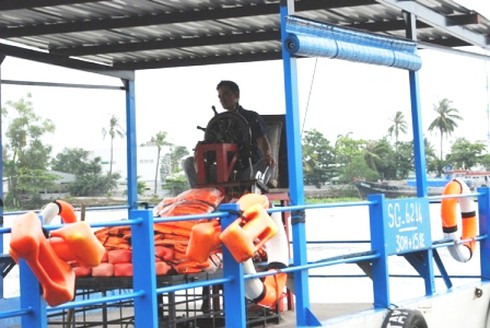 Đò Bình Quới: Áo phao có cũng như không!