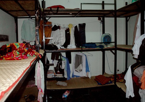 Các chủ lò luyện thi 'chui' bỏ trốn