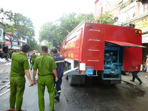 Cháy lớn ở khu buôn bán sầm uất nhất Đà Nẵng