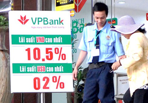Nhà băng đua chen đẩy lãi suất dài hạn vượt trần