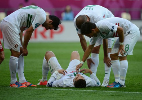 CR7 nhận điểm 4 trong trận Bồ Đào Nha - Đan Mạch