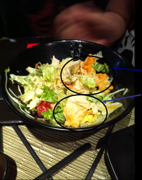 Sumo BBQ cho khách ăn salad “trộn”… giấy lau