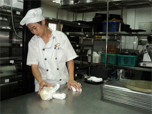 Sumo BBQ cho khách ăn salad “trộn”… giấy lau