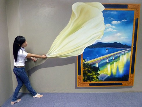 Nữ diễn viên Ngọc Trinh `co rúm` trước nanh vuốt đười ươi!