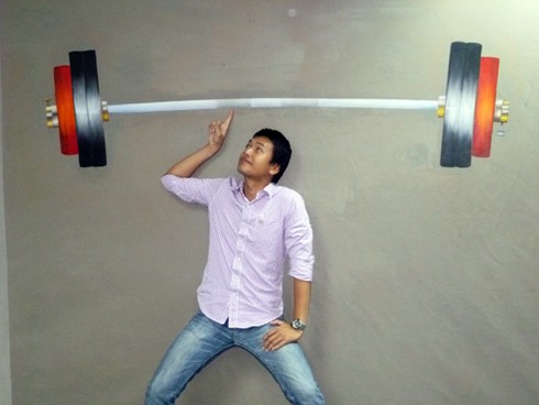Nữ diễn viên Ngọc Trinh `co rúm` trước nanh vuốt đười ươi!