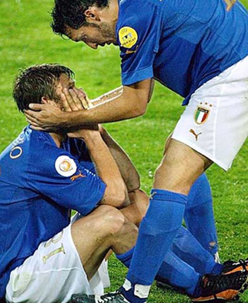 Italy vừa đá vừa sợ 'thảm họa EURO 2004'