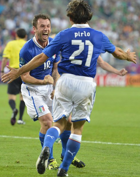 'Siêu quậy' Cassano và Balotelli đưa Italy vào tứ kết