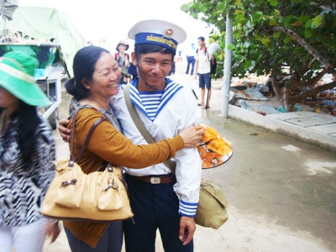 Gặp những người vợ của bộ đội Trường Sa