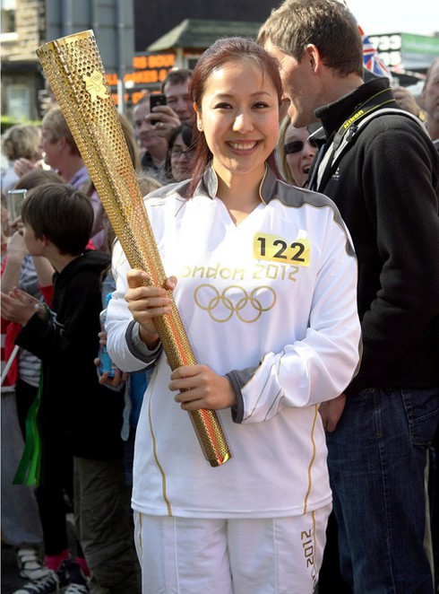 Hoa hậu Ngô Phương Lan xinh tươi rước đuốc Olympic