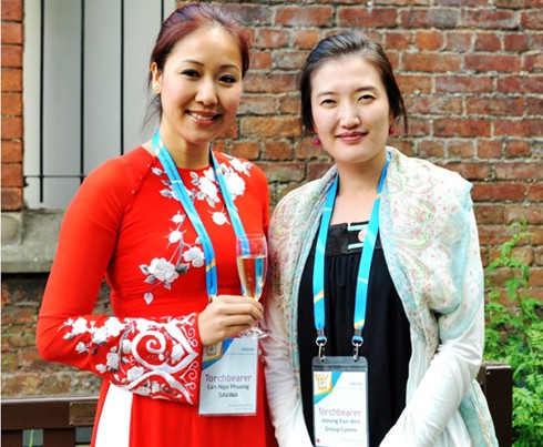 Hoa hậu Ngô Phương Lan xinh tươi rước đuốc Olympic