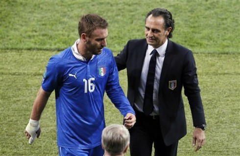 ĐT Italy có nguy cơ 'tan nát' hàng thủ