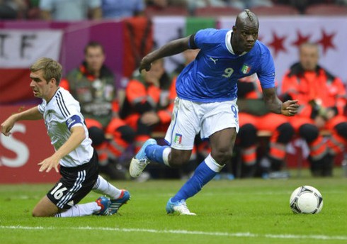 'Cậu bé hư' Balotelli ghi bàn thắng tặng mẹ