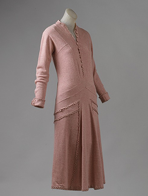 Chanel: Từ cô bé mồ côi tới huyền thoại thời trang